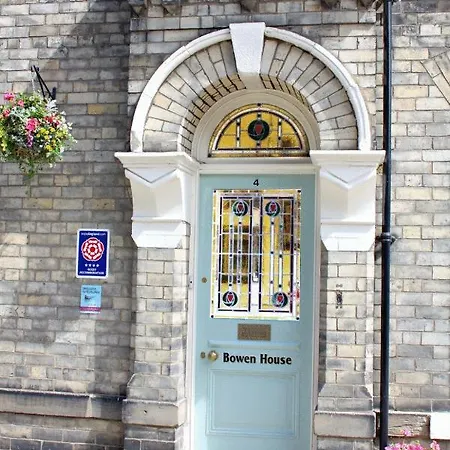 Bowen House 4*