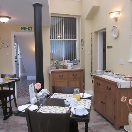 Bowen House 4*
