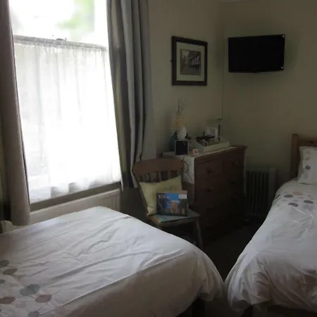 Bowen House 4*