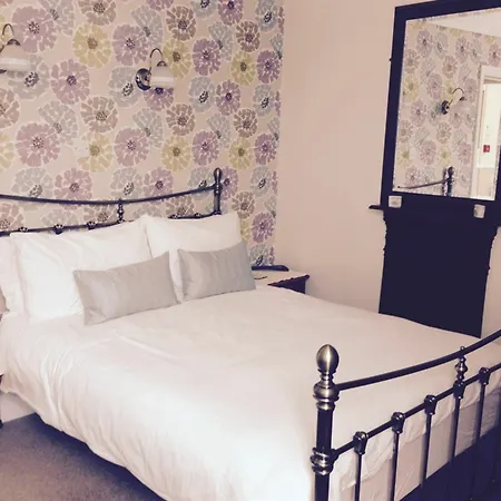 Bowen House 4*