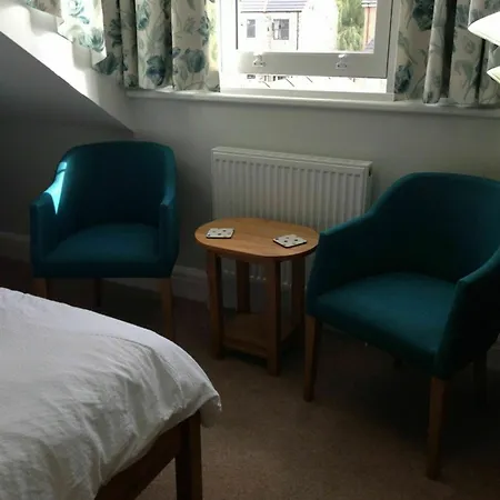 Bowen House 4*