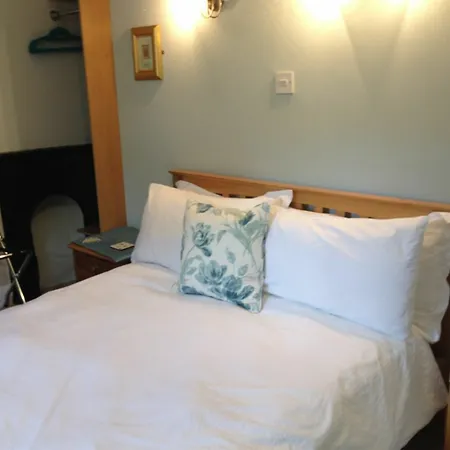 Bowen House 4*
