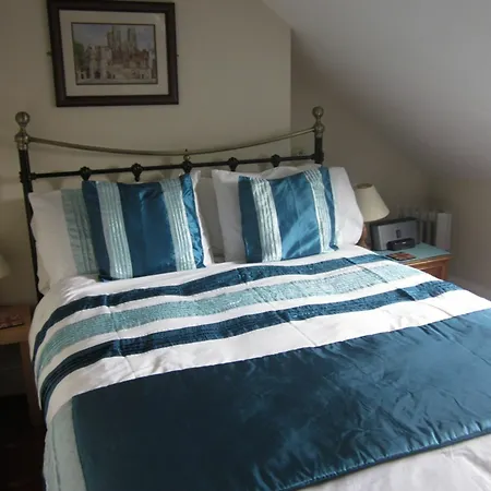 Bowen House 4*