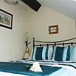 Bowen House 4*
