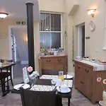 Bowen House 4*