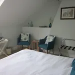 Bowen House 4*