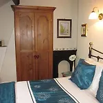 Bowen House 4*