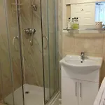 Bowen House Гостевой дом