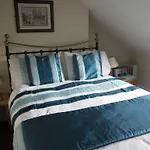 Bowen House 4*