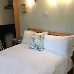 Bowen House 4*