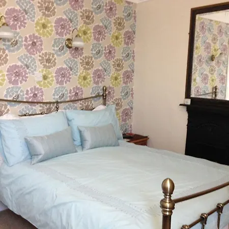 Guest house Bowen House 4*