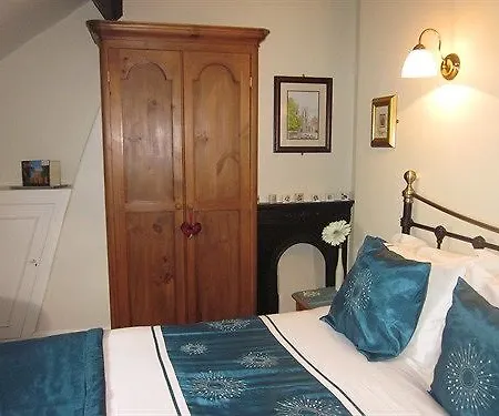 Bowen House 4*