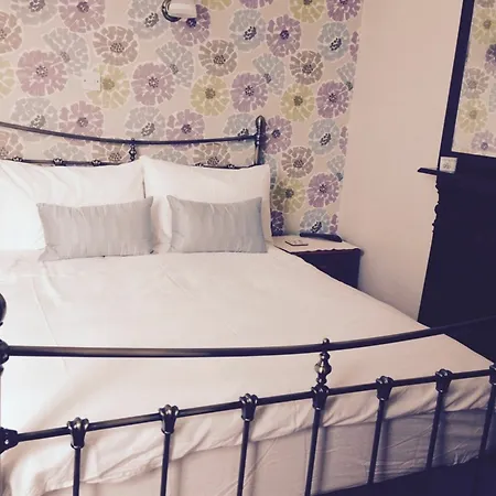 Guest house Bowen House